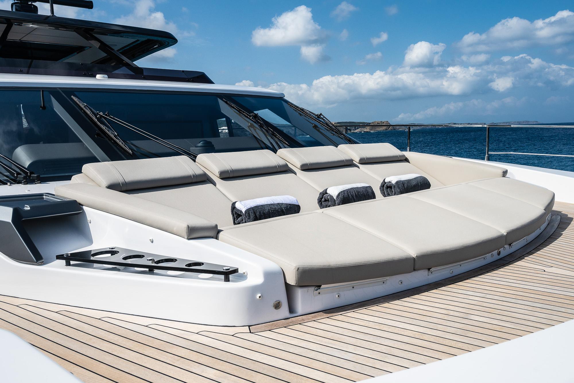 2025 FERRETTI YACHTS 1000 